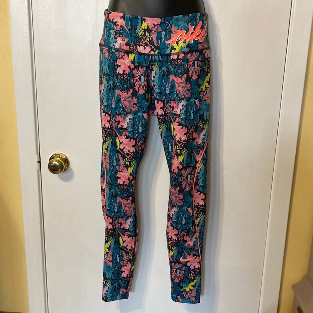 Nike Women’s Retro Colorful Print Gym Leggings